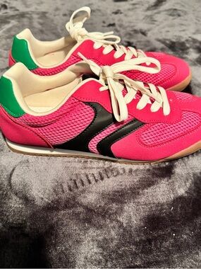 La Sheelah - Stand Your Ground Retro Sneakers - Fuchsia, Black, Green - 10